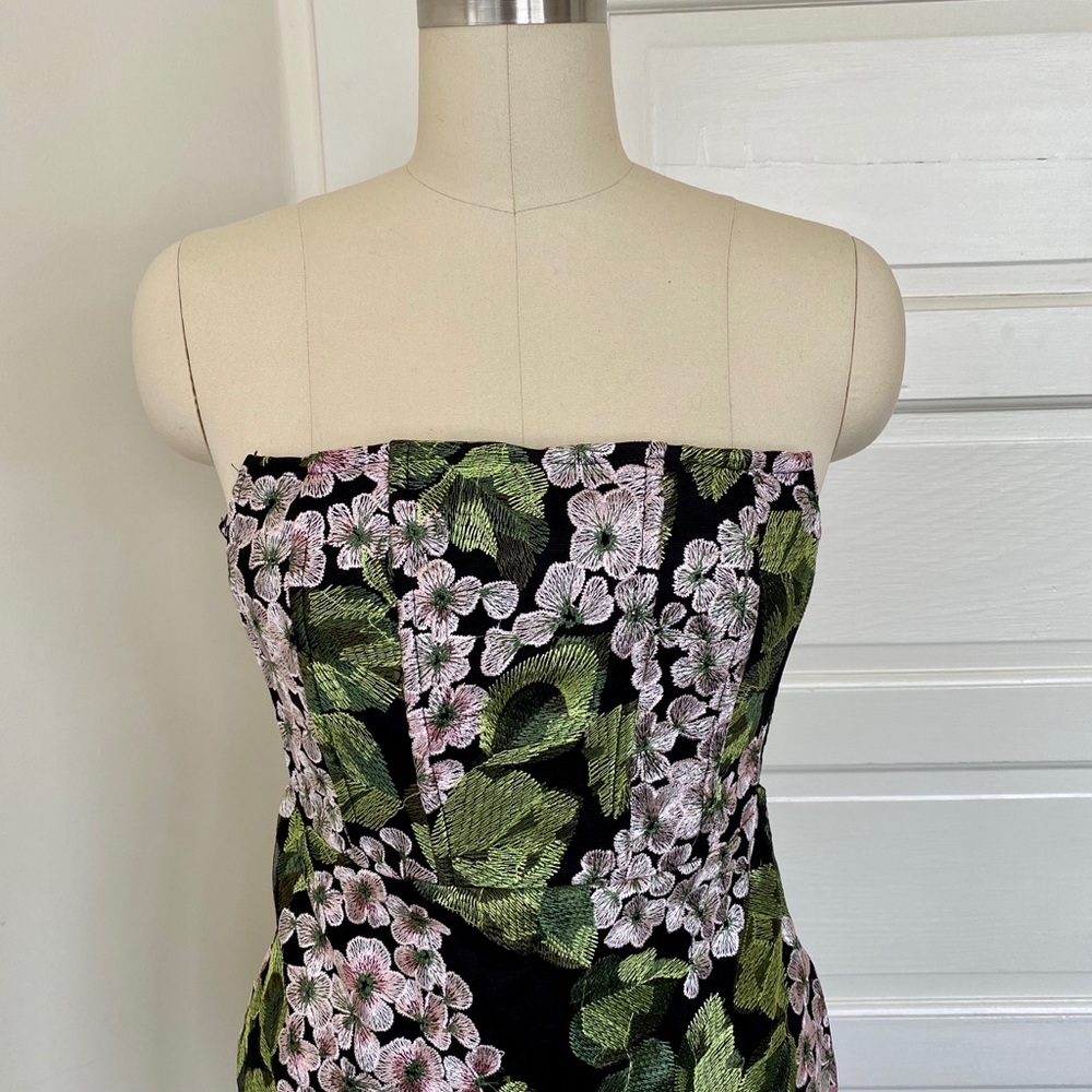 Strapless embroidered dress